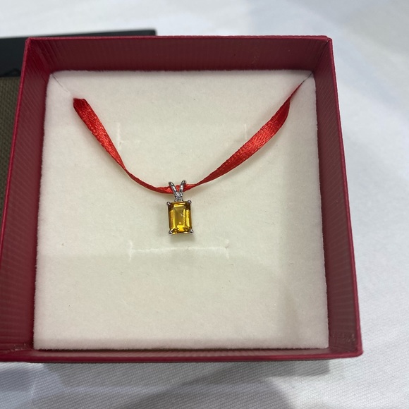 ANGARA Emerald cut citrine pedant - Picture 2 of 5